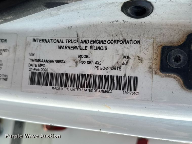 image for item DU9847 2006 International 4400 digger derrick truck