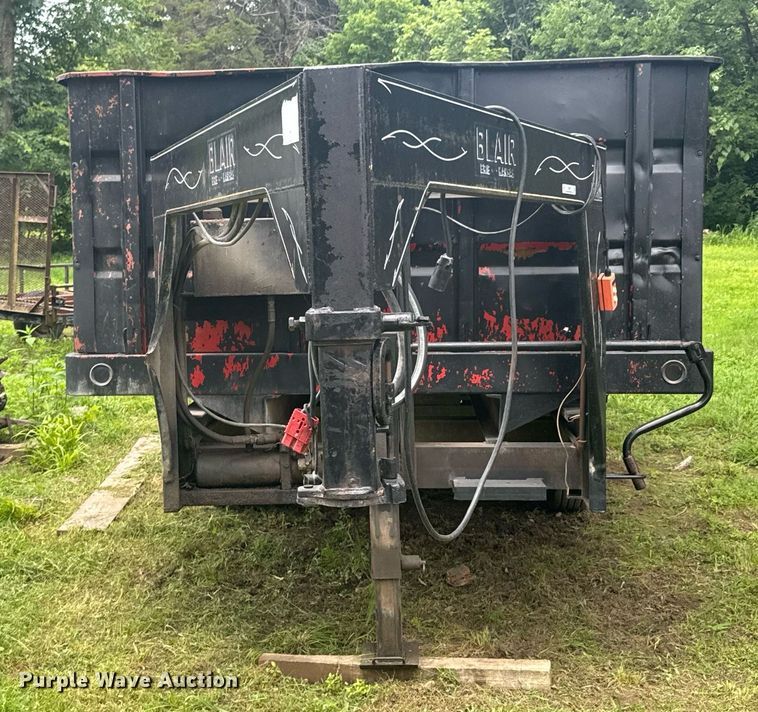 image for item DU9875 1981 Blair dump trailer