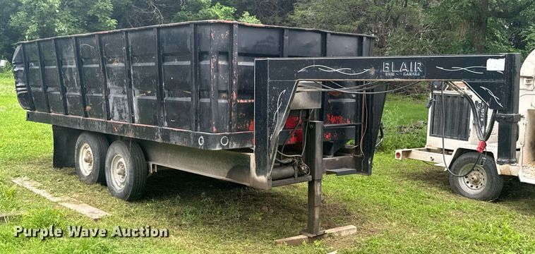 image for item DU9875 1981 Blair dump trailer