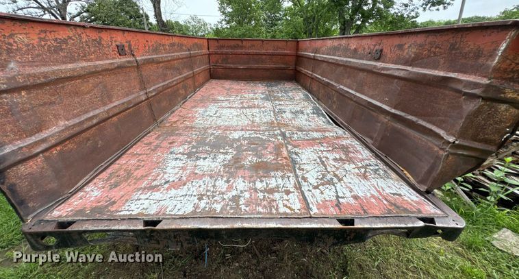 image for item DU9875 1981 Blair dump trailer