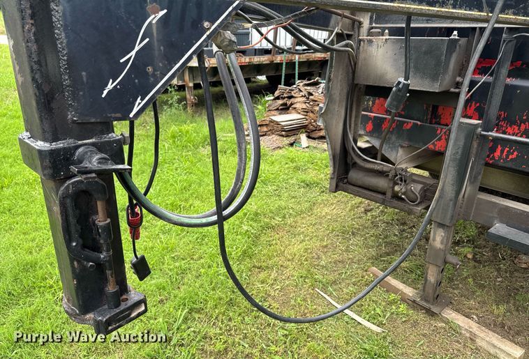 image for item DU9875 1981 Blair dump trailer