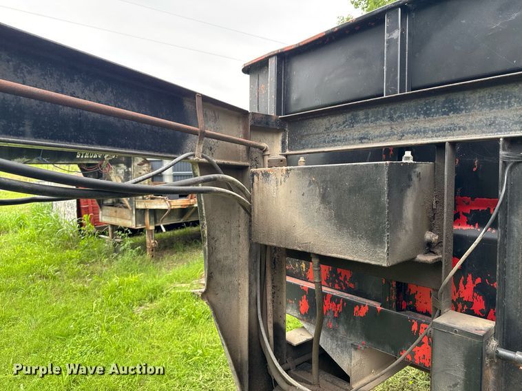 image for item DU9875 1981 Blair dump trailer