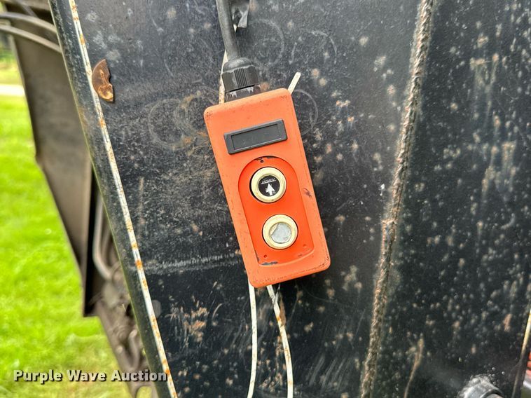 image for item DU9875 1981 Blair dump trailer