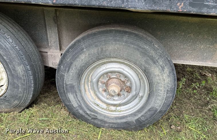 image for item DU9875 1981 Blair dump trailer