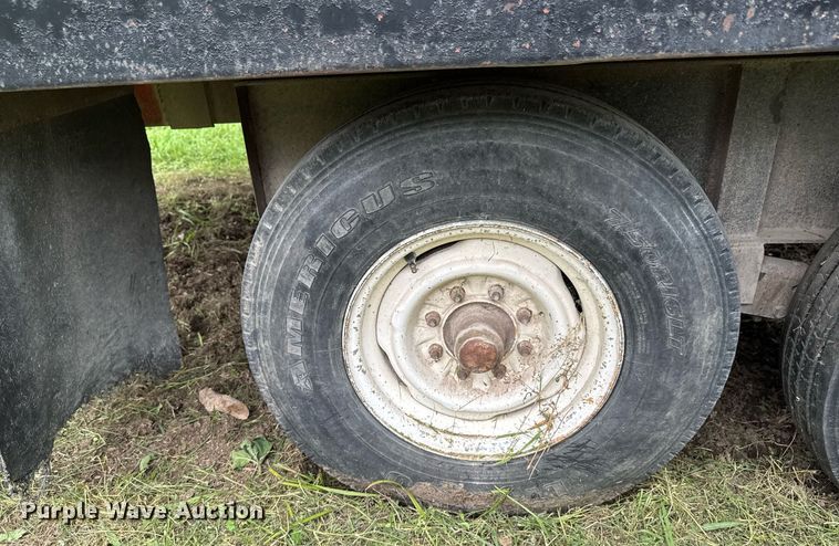 image for item DU9875 1981 Blair dump trailer