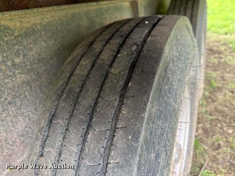 image for item DU9875 1981 Blair dump trailer