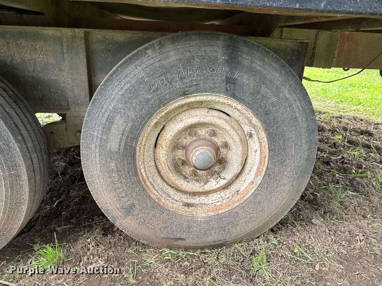 image for item DU9875 1981 Blair dump trailer