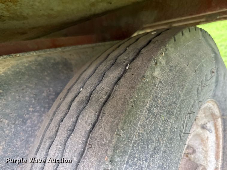 image for item DU9875 1981 Blair dump trailer