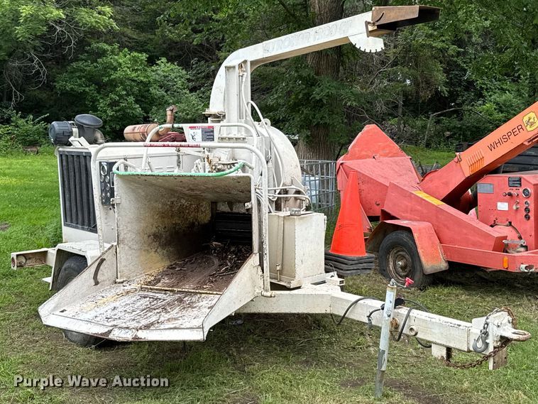 image for item DU9876 2006 Woodchuck Highroller WC1200CF wood chipper