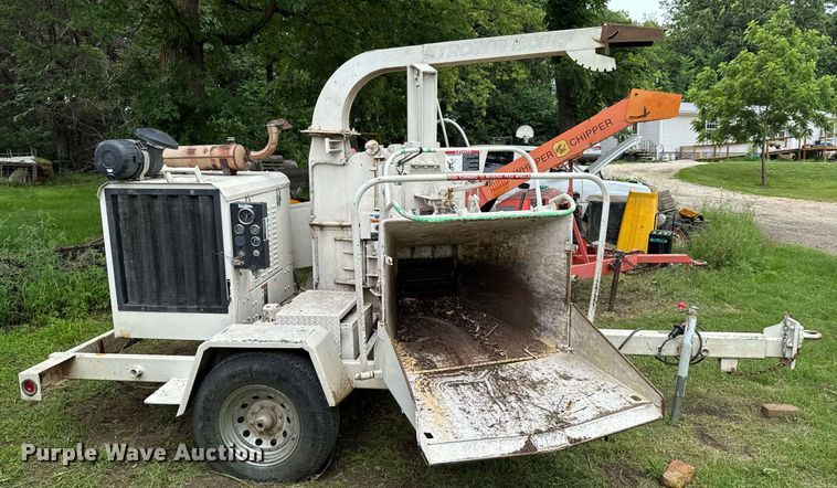 image for item DU9876 2006 Woodchuck Highroller WC1200CF wood chipper