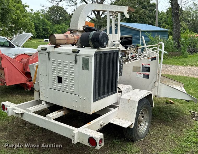 image for item DU9876 2006 Woodchuck Highroller WC1200CF wood chipper