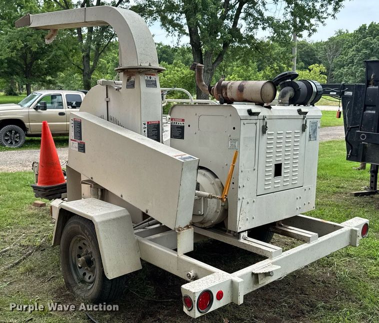 image for item DU9876 2006 Woodchuck Highroller WC1200CF wood chipper