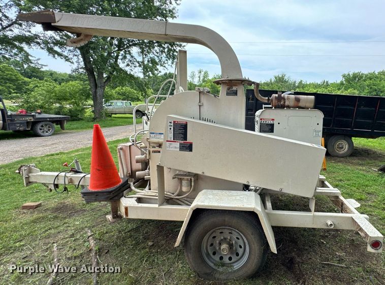 image for item DU9876 2006 Woodchuck Highroller WC1200CF wood chipper