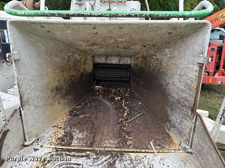 image for item DU9876 2006 Woodchuck Highroller WC1200CF wood chipper