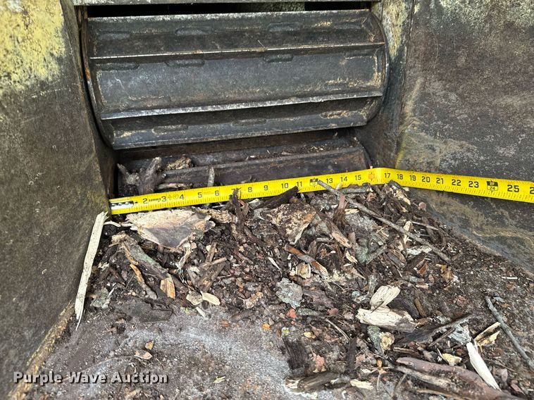 image for item DU9876 2006 Woodchuck Highroller WC1200CF wood chipper