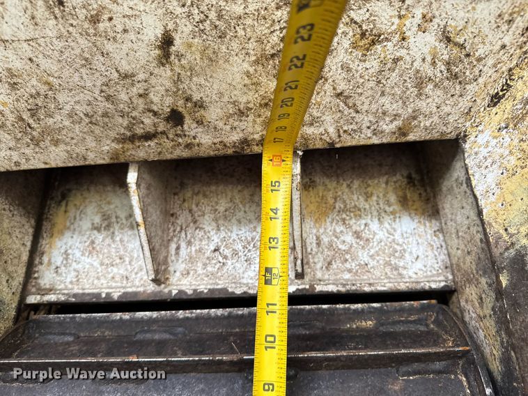 image for item DU9876 2006 Woodchuck Highroller WC1200CF wood chipper