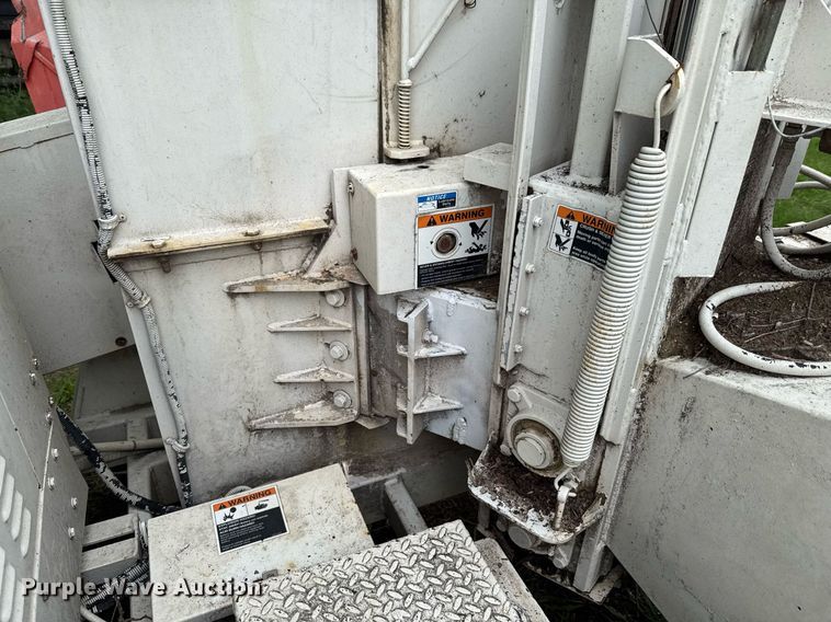 image for item DU9876 2006 Woodchuck Highroller WC1200CF wood chipper