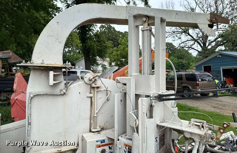 image for item DU9876 2006 Woodchuck Highroller WC1200CF wood chipper