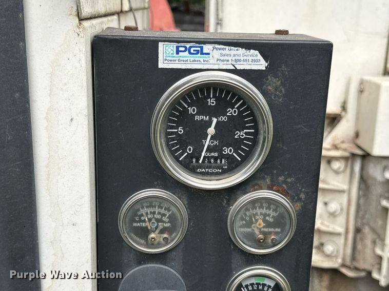 image for item DU9876 2006 Woodchuck Highroller WC1200CF wood chipper