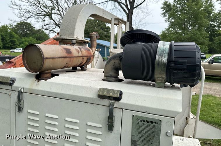 image for item DU9876 2006 Woodchuck Highroller WC1200CF wood chipper