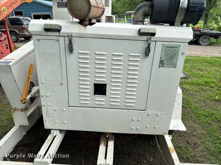 image for item DU9876 2006 Woodchuck Highroller WC1200CF wood chipper