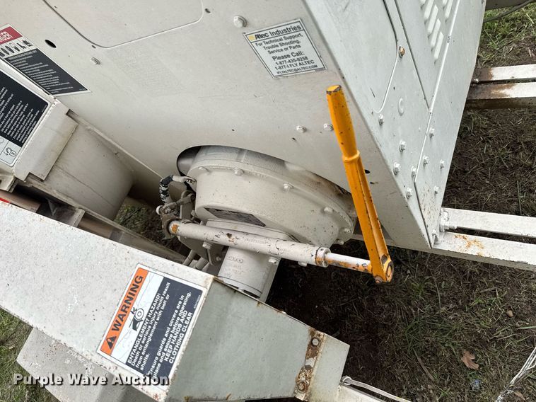 image for item DU9876 2006 Woodchuck Highroller WC1200CF wood chipper