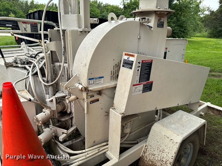 image for item DU9876 2006 Woodchuck Highroller WC1200CF wood chipper