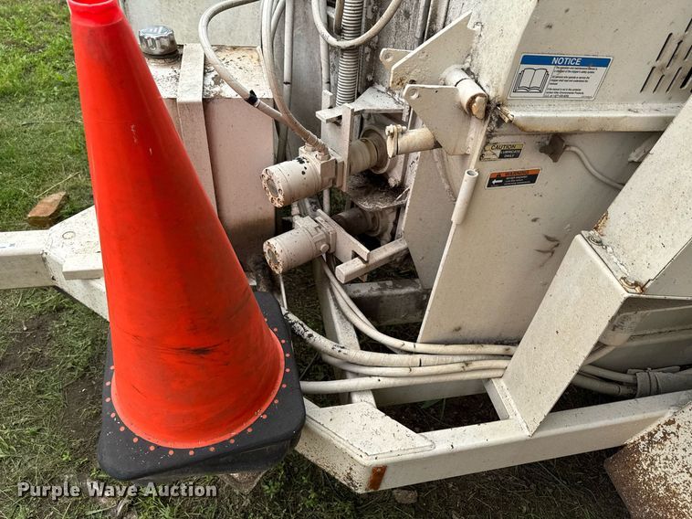 image for item DU9876 2006 Woodchuck Highroller WC1200CF wood chipper