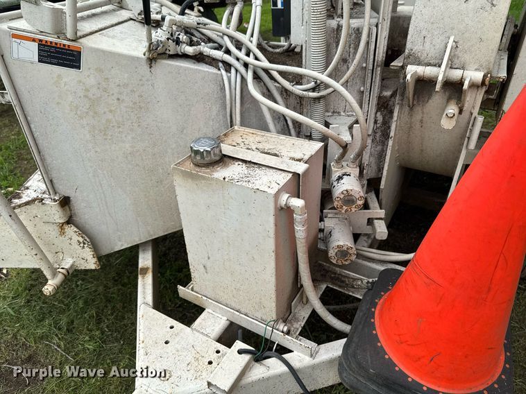 image for item DU9876 2006 Woodchuck Highroller WC1200CF wood chipper