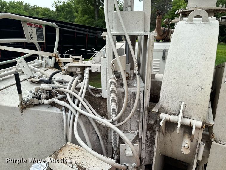 image for item DU9876 2006 Woodchuck Highroller WC1200CF wood chipper