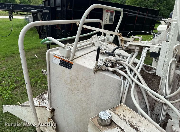 image for item DU9876 2006 Woodchuck Highroller WC1200CF wood chipper