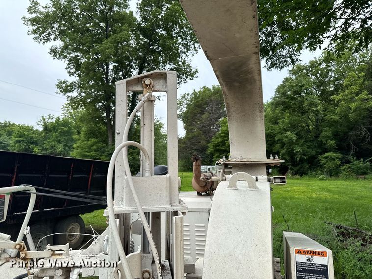 image for item DU9876 2006 Woodchuck Highroller WC1200CF wood chipper