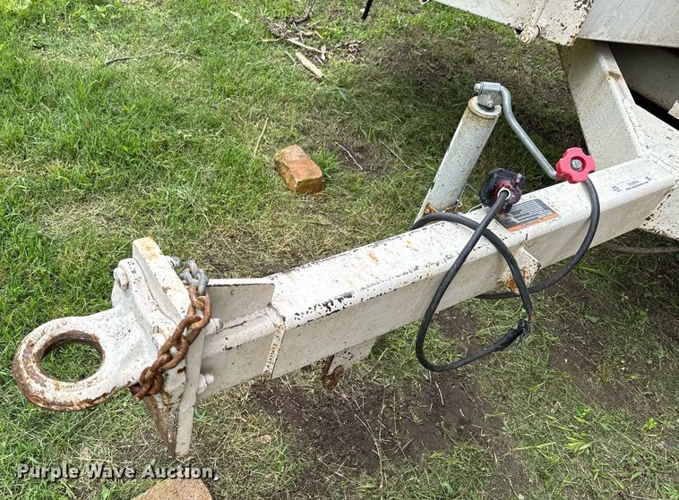 image for item DU9876 2006 Woodchuck Highroller WC1200CF wood chipper