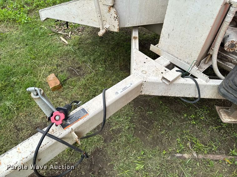 image for item DU9876 2006 Woodchuck Highroller WC1200CF wood chipper