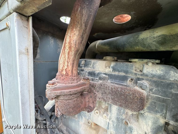 image for item DU9876 2006 Woodchuck Highroller WC1200CF wood chipper