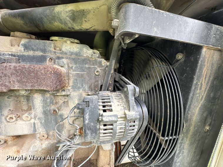 image for item DU9876 2006 Woodchuck Highroller WC1200CF wood chipper