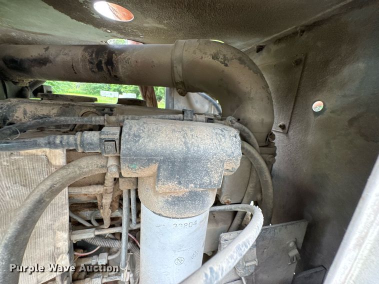 image for item DU9876 2006 Woodchuck Highroller WC1200CF wood chipper