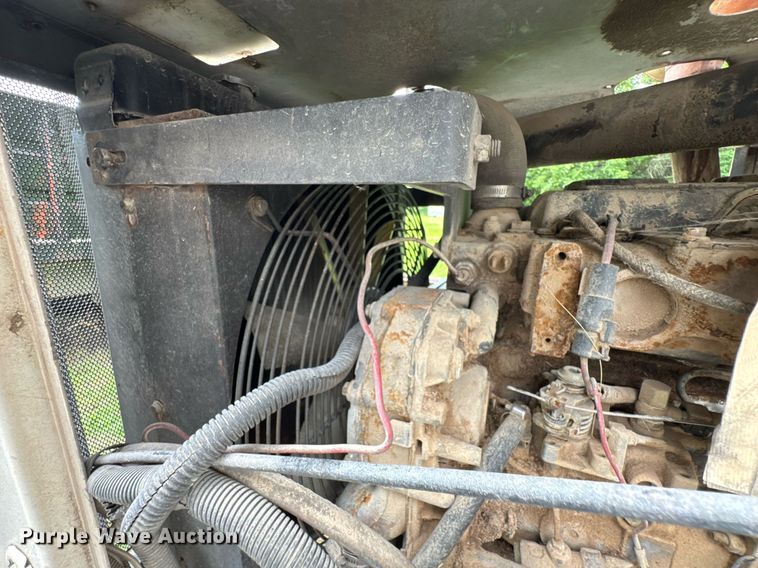 image for item DU9876 2006 Woodchuck Highroller WC1200CF wood chipper