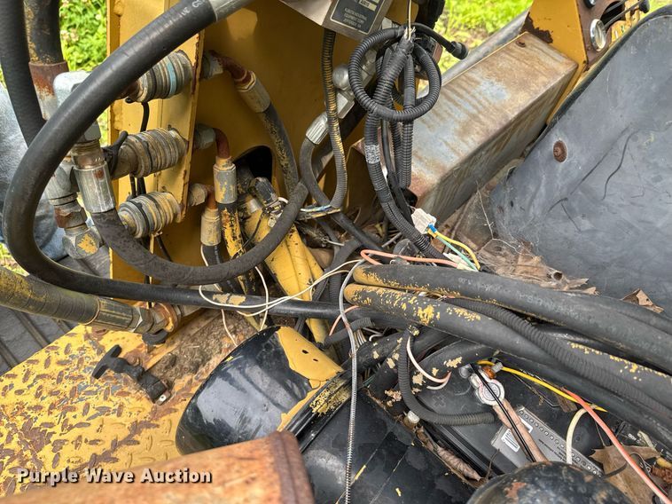 image for item DU9880 2000 ASV 2810 tracked skid steer loader