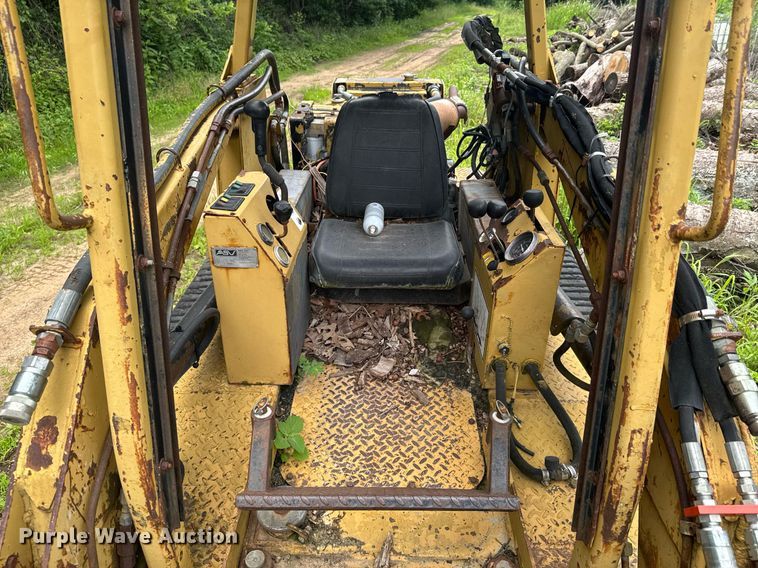 image for item DU9880 2000 ASV 2810 tracked skid steer loader