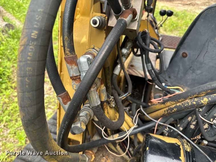 image for item DU9880 2000 ASV 2810 tracked skid steer loader