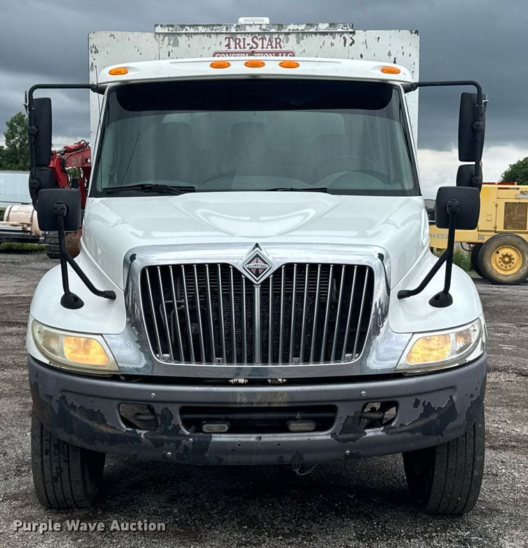 image for item DU9888 2007 International 4300 fuel / lube truck