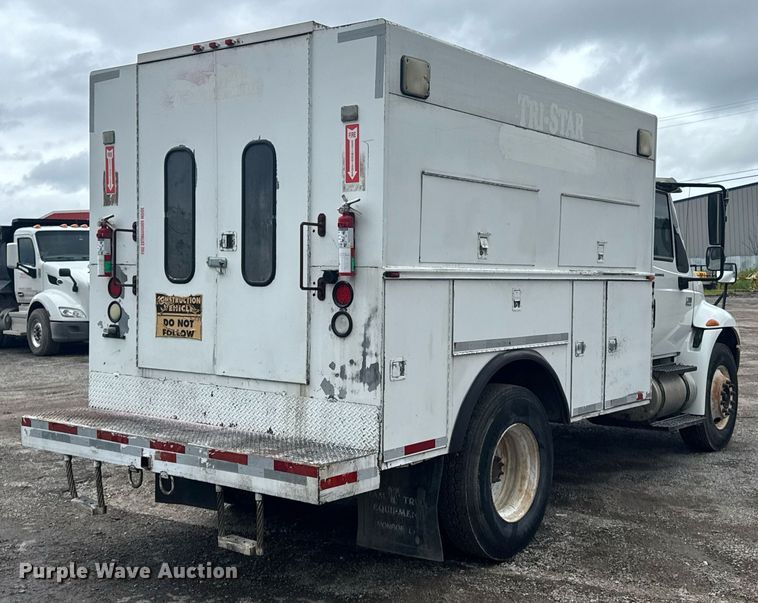 image for item DU9888 2007 International 4300 fuel / lube truck