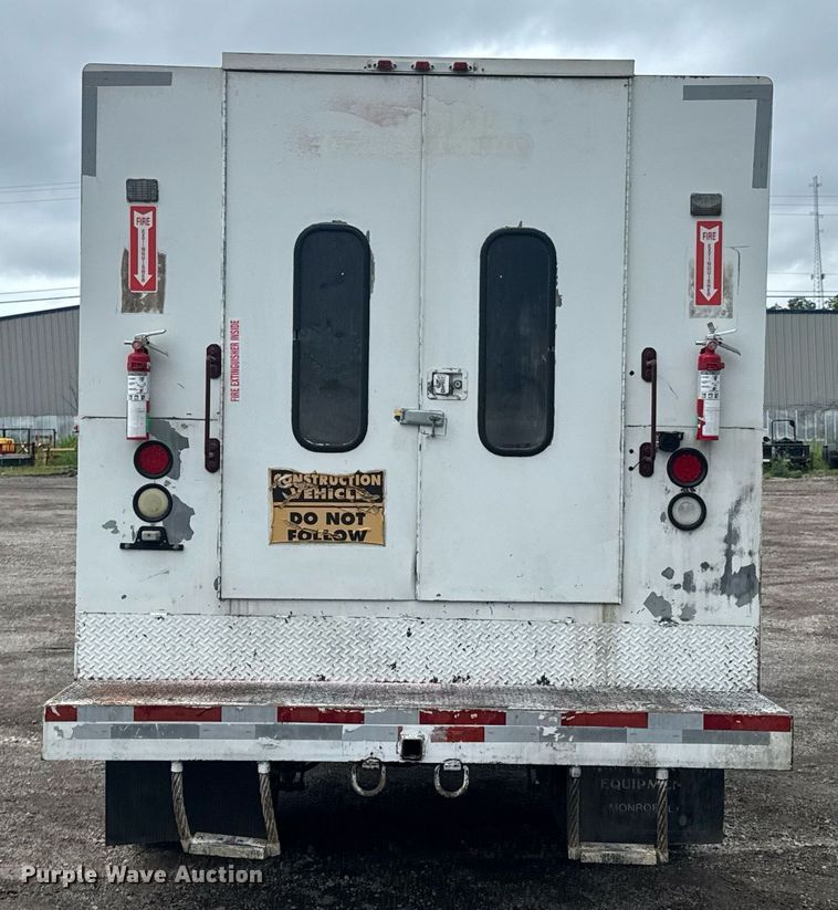 image for item DU9888 2007 International 4300 fuel / lube truck