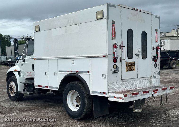 image for item DU9888 2007 International 4300 fuel / lube truck