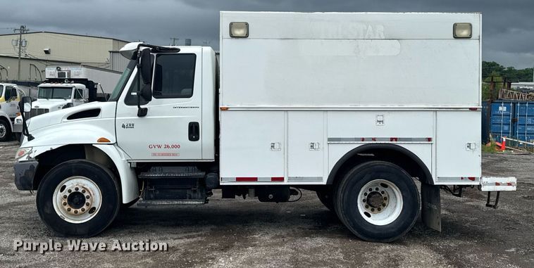 image for item DU9888 2007 International 4300 fuel / lube truck