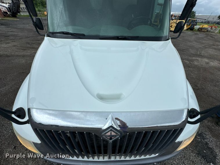 image for item DU9888 2007 International 4300 fuel / lube truck