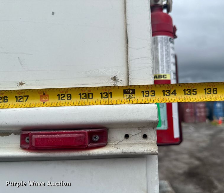 image for item DU9888 2007 International 4300 fuel / lube truck