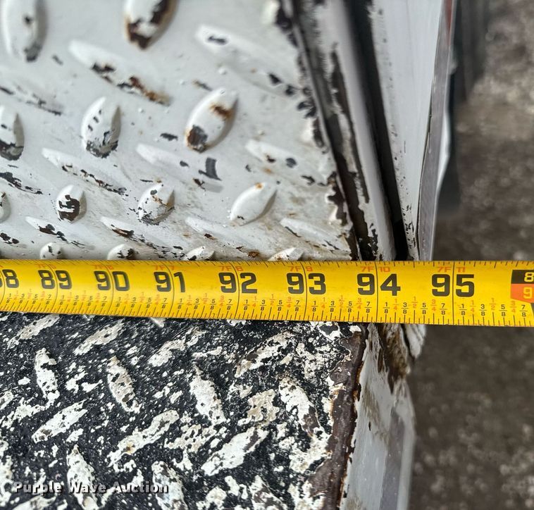 image for item DU9888 2007 International 4300 fuel / lube truck