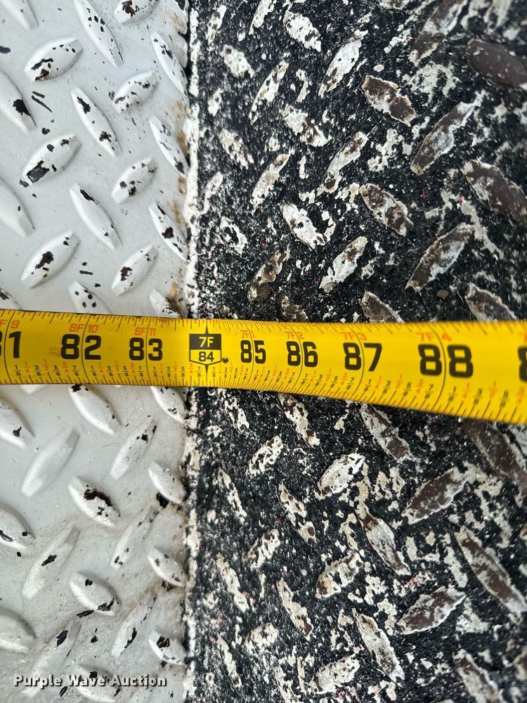 image for item DU9888 2007 International 4300 fuel / lube truck